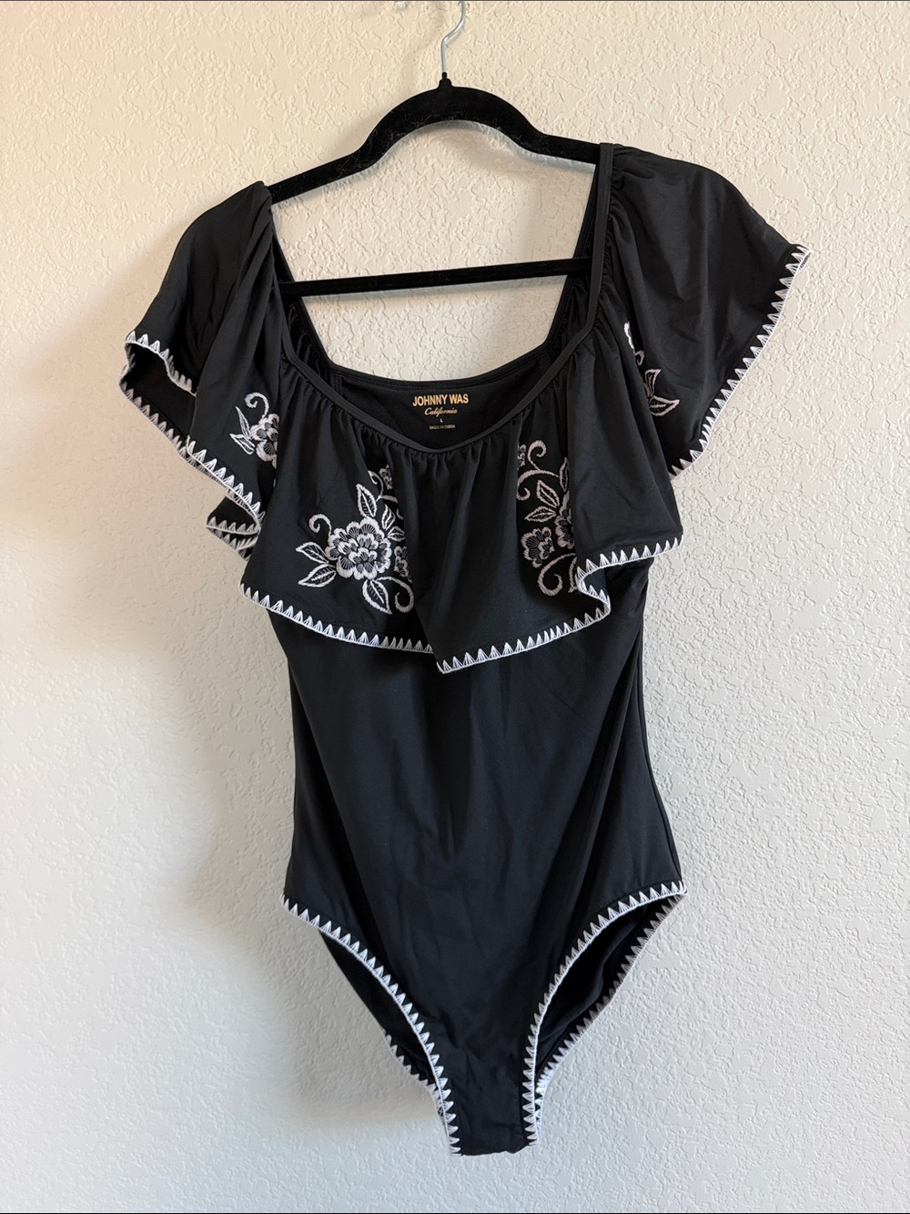 Johnny Was Wireless Floral Embroidered Off Shoulder Sofia Swimsuit Large Black - Picture 4 of 11